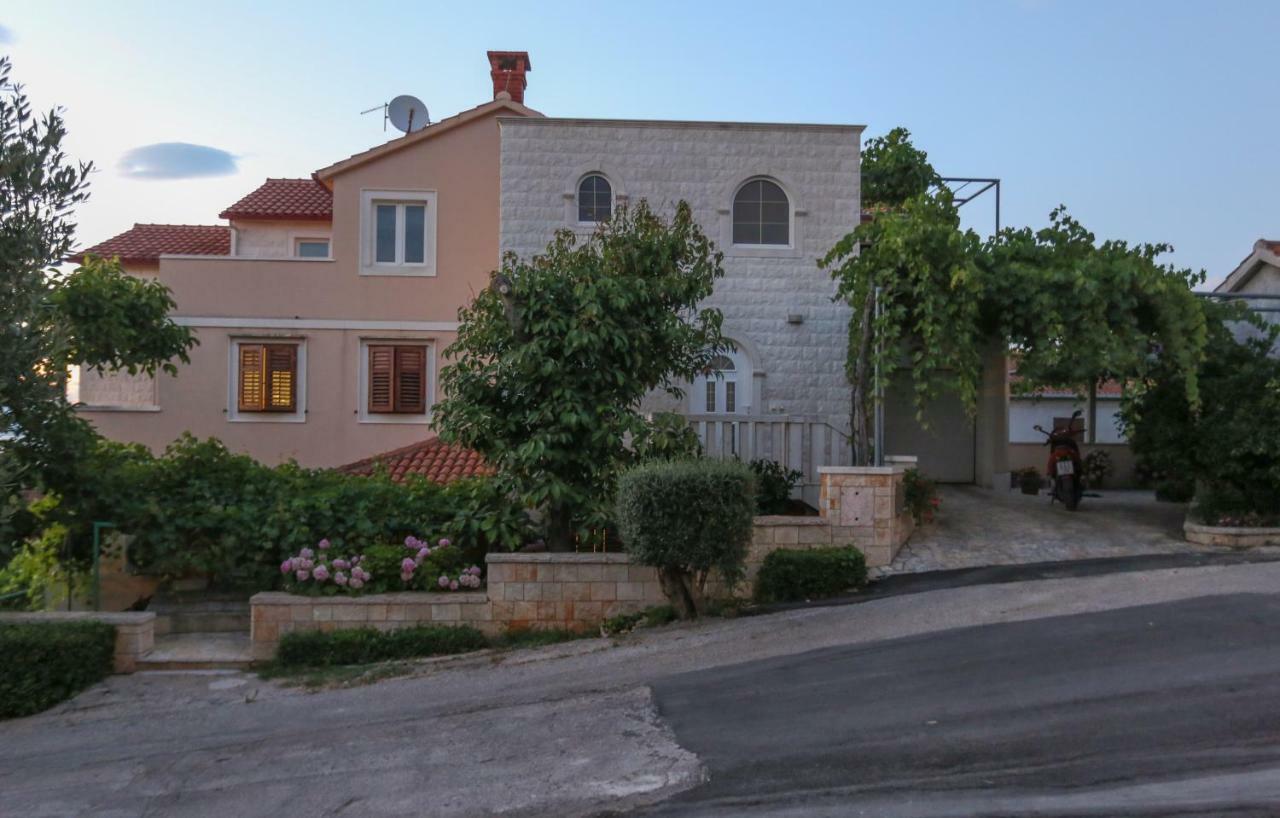 Keko Apartment Supetar Exterior photo